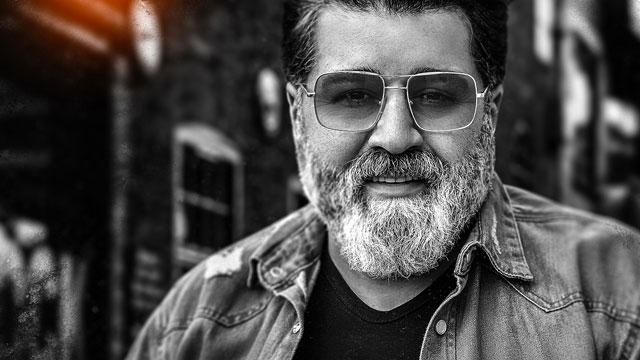 دانلود آهنگ مهدی یغمایی بی حواس (ورژن جدید)